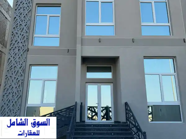 فيلا فاخرة للإيجار في روضة الحمام - موقع مميز وخدمة 24/7!