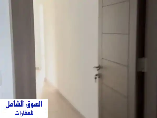 شقة فاخرة 270م² في فردان - مُجددة بالكامل، مواقف سيارات، موقع مميز!