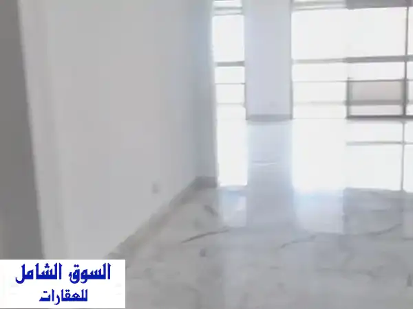 شقة فاخرة 270م² في فردان - مُجددة بالكامل، مواقف...