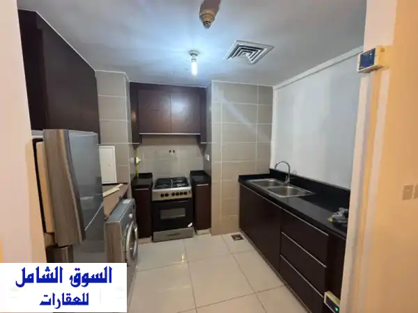 غرفة ماستر فاخرة لبنات فقط في جزيرة الريم | إطلالة بحرية وخدمات متكاملة