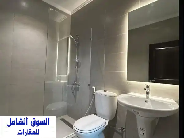 دور راقي للإيجار في غرب مشرف | 250 متر + مواقف سيارات خاصة