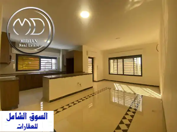 روف جديد فاخر للإيجار في الرابية - 230م² + تراسات واسعة...