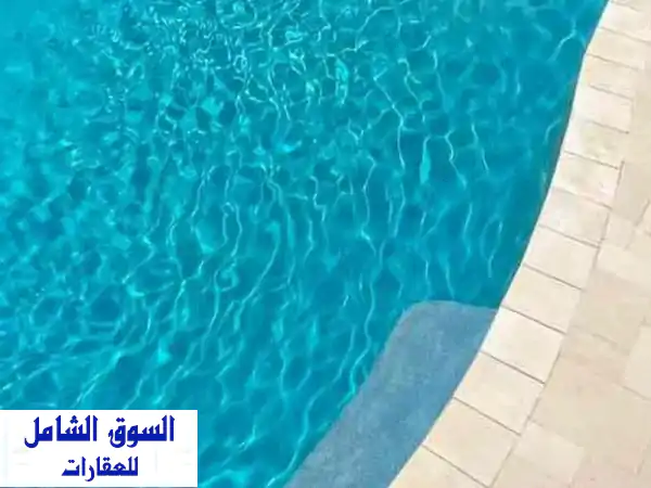 فيلا فاخرة للإيجار في الوفرة - مسبح، حديقة، 6 غرف نوم!...