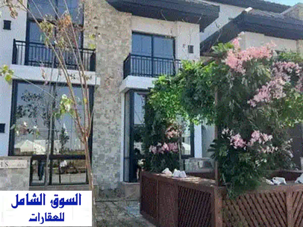 توين هاوس فاخر استلام فوري في لافيستا الباتيو كازا - الشروق | مساحة 210م²