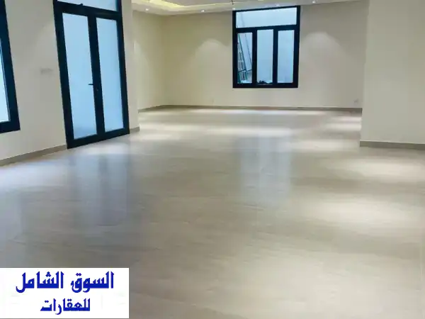 دور راقي للإيجار في الروضة | مساحة واسعة ومواقف مظللة