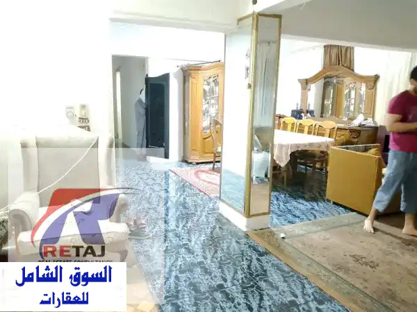 شقة بحرية فاخرة للبيع في المنطقة الثامنة - سعر مغر!...