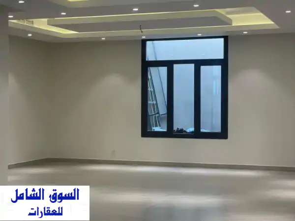 دور راقي للإيجار في الروضة | مساحة واسعة ومواقف مظللة