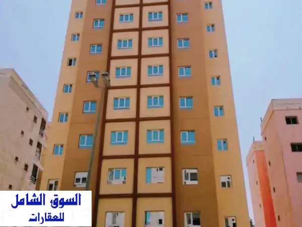 فرصة استثمارية ذهبية! عمارة فاخرة للبيع في أبو حليفة...