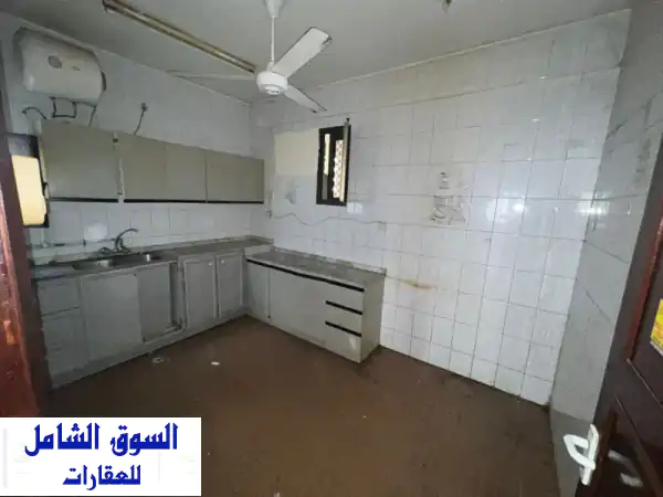 شقة فسيحة غرفتين وصالة للإيجار السنوي في كورنيش عجمان - إطلالة بحرية خلابة!