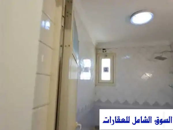 شقة فاخرة للإيجار في أبو فطيرة - 3 غرف + بلكونة + مواقف مظللة!