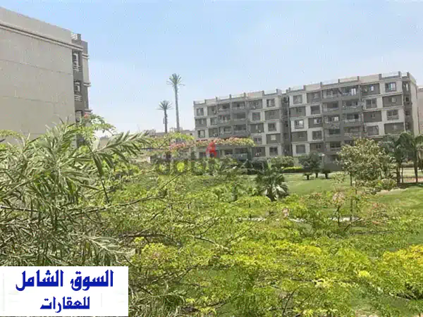 شقة للبيع في مدينتي بموقع مميز بسعر لا يُفوّت! (٣ غرف،...