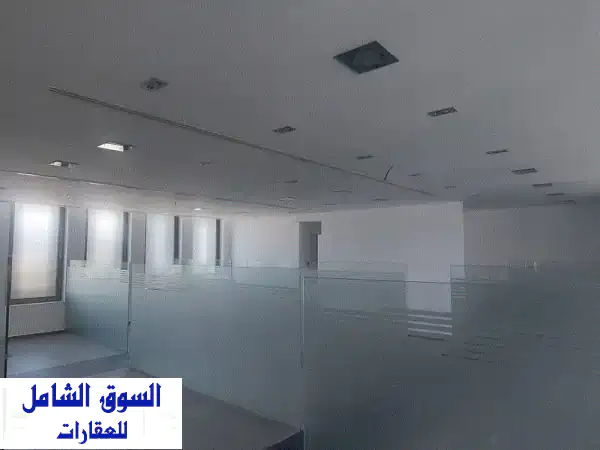 مكتب فاخر للإيجار في قلب المدينة - فترة سماح تصل إلى...