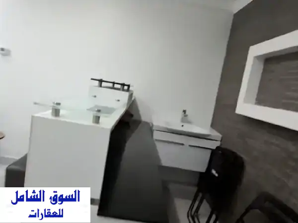 شقة تجارية مميزة للبيع أو الإيجار في الفنطاس | 130م²...