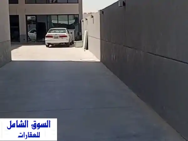 معرض تجاري فاخر للإيجار في الشويخ - 300 متر - موقع مميز!