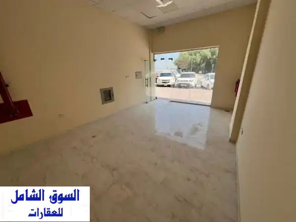 مكتب تجاري فاخر للإيجار السنوي على كورنيش عجمان - 30...