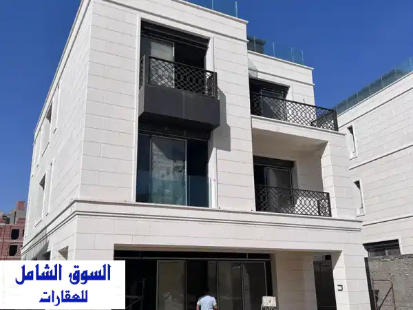 فيلا فاخرة 720م² في كمبوند قطامية كريك - استلام...
