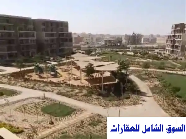 شقة للبيع بموقع متميز في بالم هيلز التجمع الخامس...