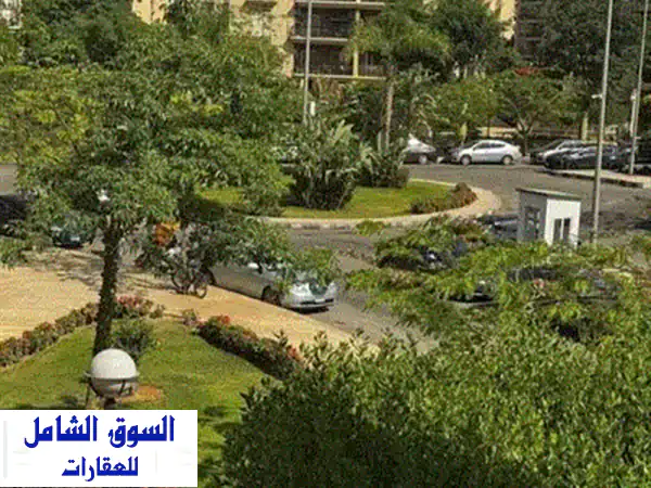 شقة فاخرة 160م² للبيع بالتجمع الأول - إطلالة خلابة على حديقة واسعة!