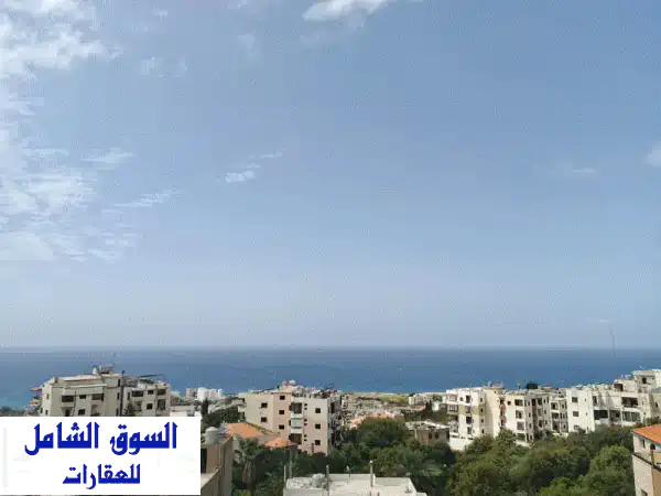 شقة فاخرة للبيع في عمشيت - إطلالة خلابة ومساحة رحبة!