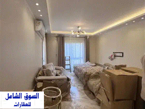 شقة أرضي فاخره مفروشة بحديقة واسعة في الرحاب - إطلالة خلابة! (٥٥,٠٠٠ شهرياً)