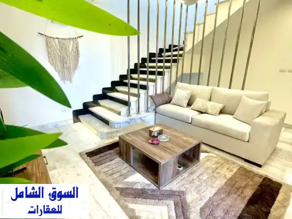 فيلا Triplex مفروشة بالكامل في إيست تاون - التجمع الخامس | إطلالة خلابة وراحة فندقية