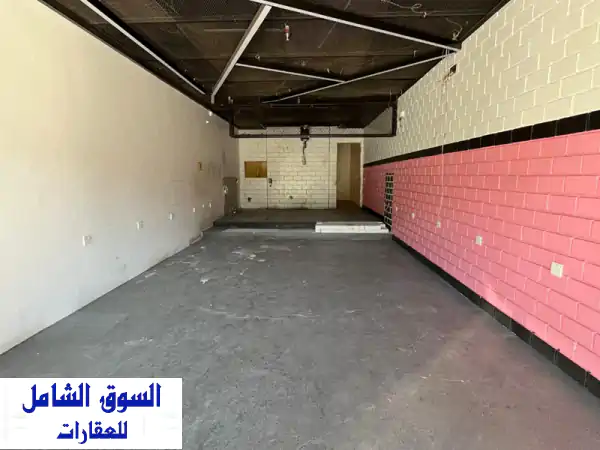 محل تجاري للإيجار في شرق قطعة 6 - فرصة مثالية لأعمالك!