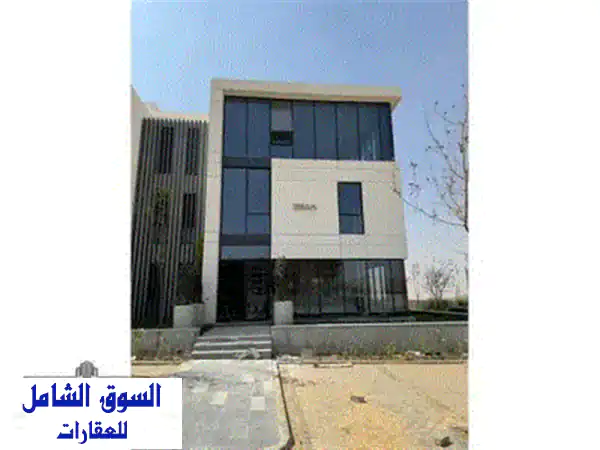فرصة ذهبية! كافيه ومطعم فاخر للإيجار أمام الجامعة البريطانية!