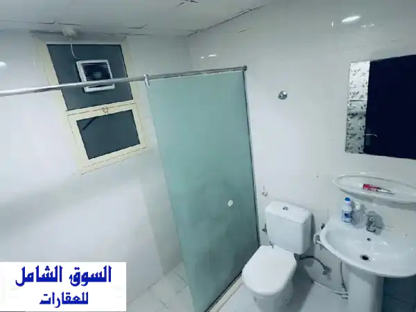 شقة مفروشة فاخرة في كورنيش عجمان - 3100 درهم فقط!
