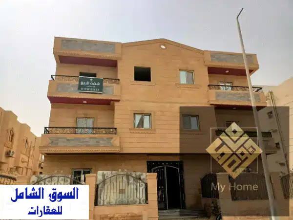 شقة فاخرة للبيع في العبور - حي الخامس | 230 متر -...