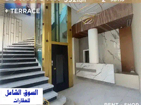 فرصة استثمارية رائعة! محل تجاري فاخر للإيجار في قلب المدينة - 180 متر مربع