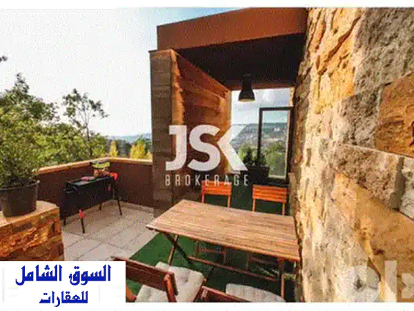 فيلا تريبلكس فاخرة للإيجار أو البيع في فقرا - إطلالة جبلية خلابة!