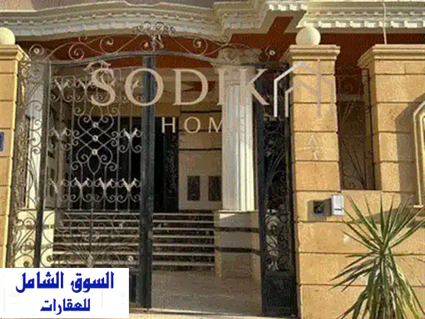 شقة فاخرة للبيع في العبور - حي الخامس | 230 متر - فرصة استثمارية رائعة!