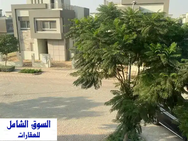توين هاوس مودرن  للبيع استلام فورى  بمساحة ٢٥٥ م...