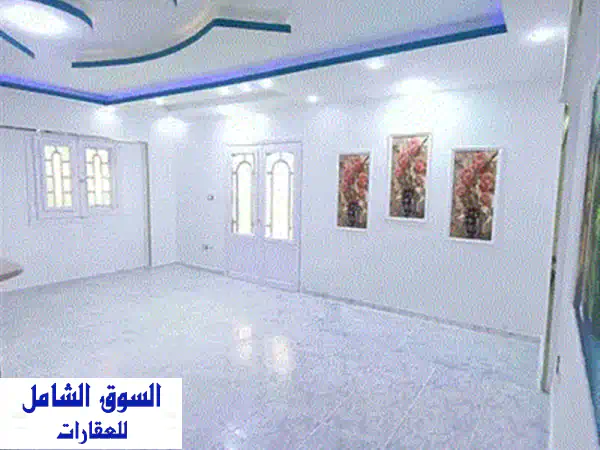 شقه فى الكيلو 21 شاطئ النخيل تطل على ناصيتين شارع رئيسي دقائق من فتح الله ماركت بالقرب من البحر مسجلة كاملة المرافق