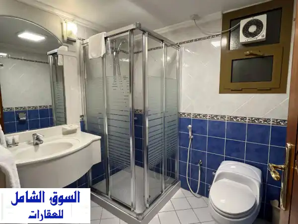 شقة مفروشة للإيجار في بنيد القار قطعة 2 مكونة من غرفة نوم واحدة، صالة، مطبخ مجهز، حمام واحد، متوفر ...
