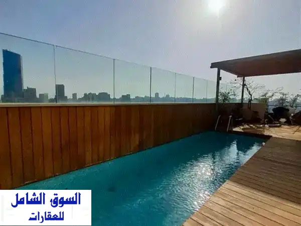 بنتهاوس فاخر مع مسبح خاص وإطلالة بحرية خلابة...