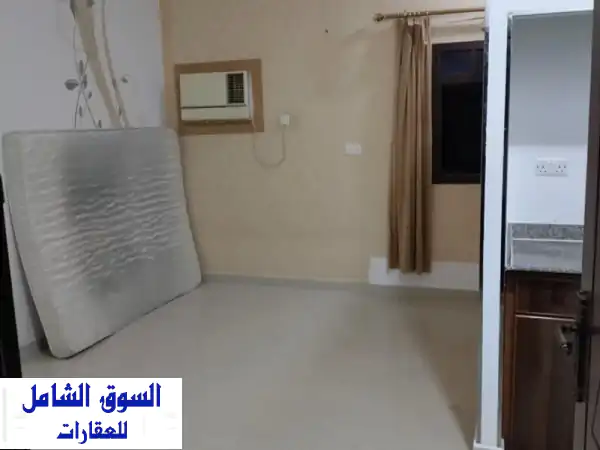 استوديو للإيجار في كرباباد يتكون من غرفة وحمام ومطبخ مطلوب 110 دينار شامل الكهرباء والتكييف ...