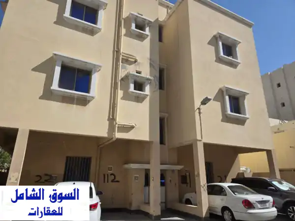استثمار مثالي! عمارة مؤجرة في الرفاع الشرقي - 6 شقق...