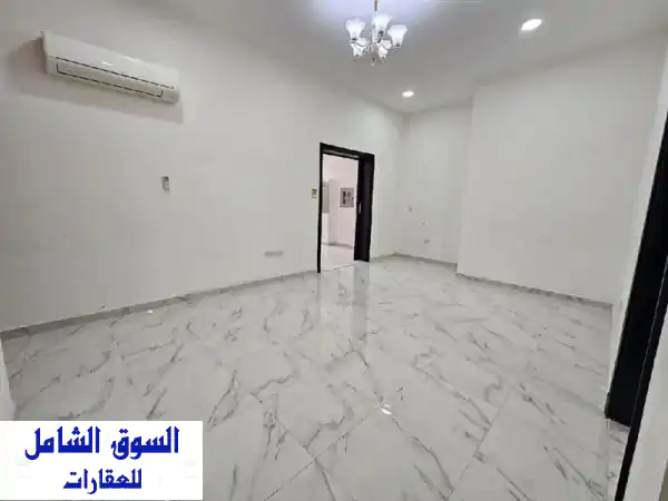 فيلا مستقلة فاخرة في محمد بن زايد - 4 غرف ماستر + حوش + مظلة - 150 ألف نهائي!