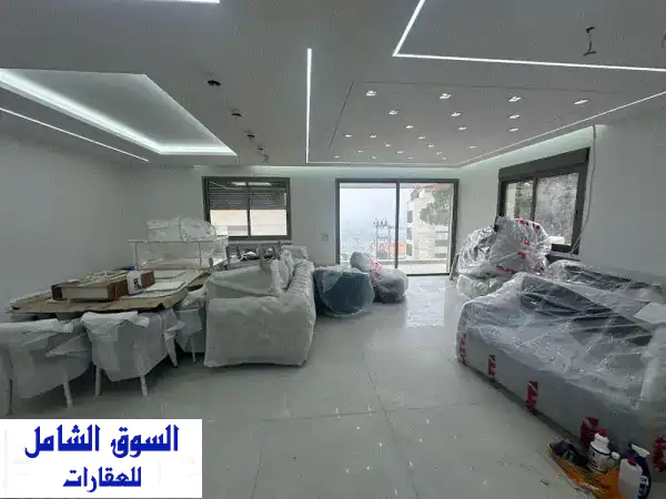 شقة فاخرة للبيع في بيت مري مع تراس واسع وإطلالة...