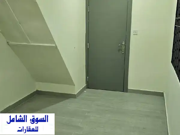 غرفة ومطبخ وحمام أرضي للإيجار في الرفاع - أبو كوارة - موقع هادئ وخدمات متكاملة!