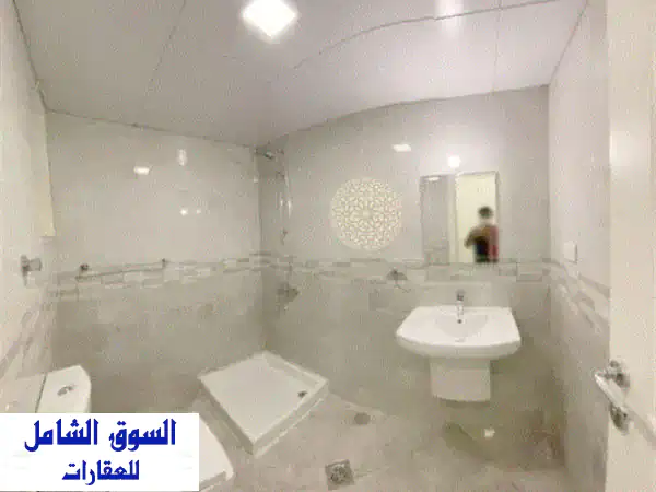 فيلا في مدينة شخبوط مكونة من مجلس وصالة أربع غرف...