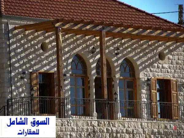 فيلا تقليدية فاخرة للبيع في فيطرون - إطلالة...