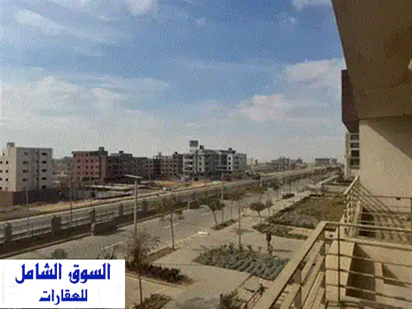 شقة أرضية فاخرة بحديقة خاصة على مجرى السيل - فرصة استثمارية لا تُفوّت!