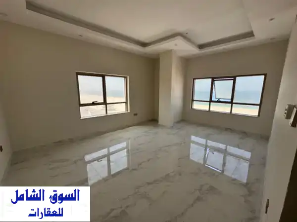 شقة فاخرة ٣ غرف وصالة - كورنيش عجمان - إطلالة بحرية خلابة!