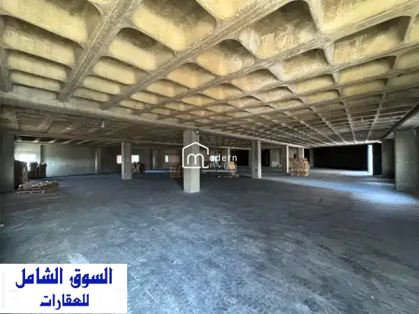 مستودع ضخم للإيجار في الرومية - مساحة 4200 متر مربع!...