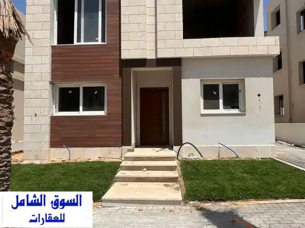 فرصة ذهبية! تاون هاوس فيلا للبيع في أزار 2...