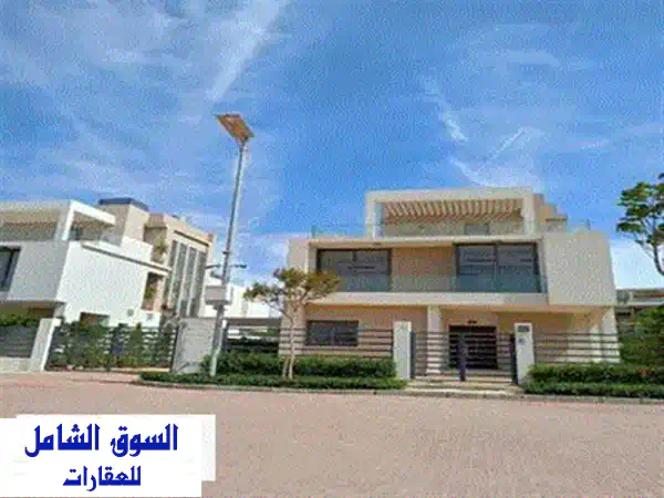 فيلا فاخرة مفروشة للبيع - 380م²، موقع مميز في لاجو فيستا، التجمع الخامس