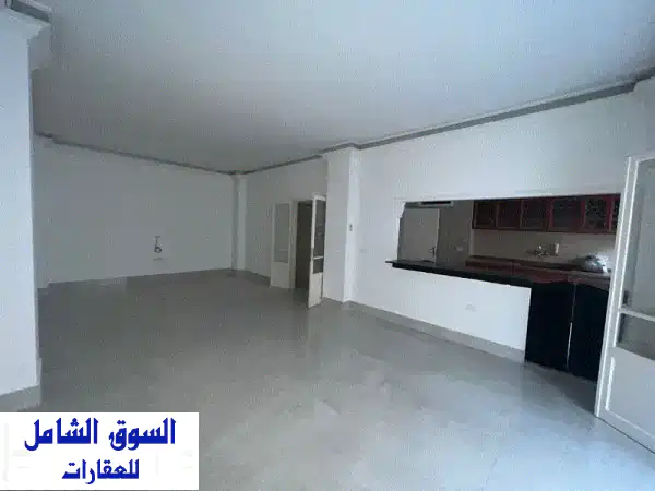 شقة فسيحة للبيع في قلب كليمنصو - الحمرا، بيروت | 155...