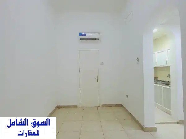 شقة واسعة للإيجار في الصاروج - 2200 ريال شامل الخدمات!